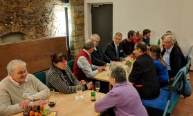 Gespräche in der "Scheune" im Bischof-Benno-Haus in Schmochtitz. Herbstvollversammlung des Katholikenrates DD-Meißen, 2017.